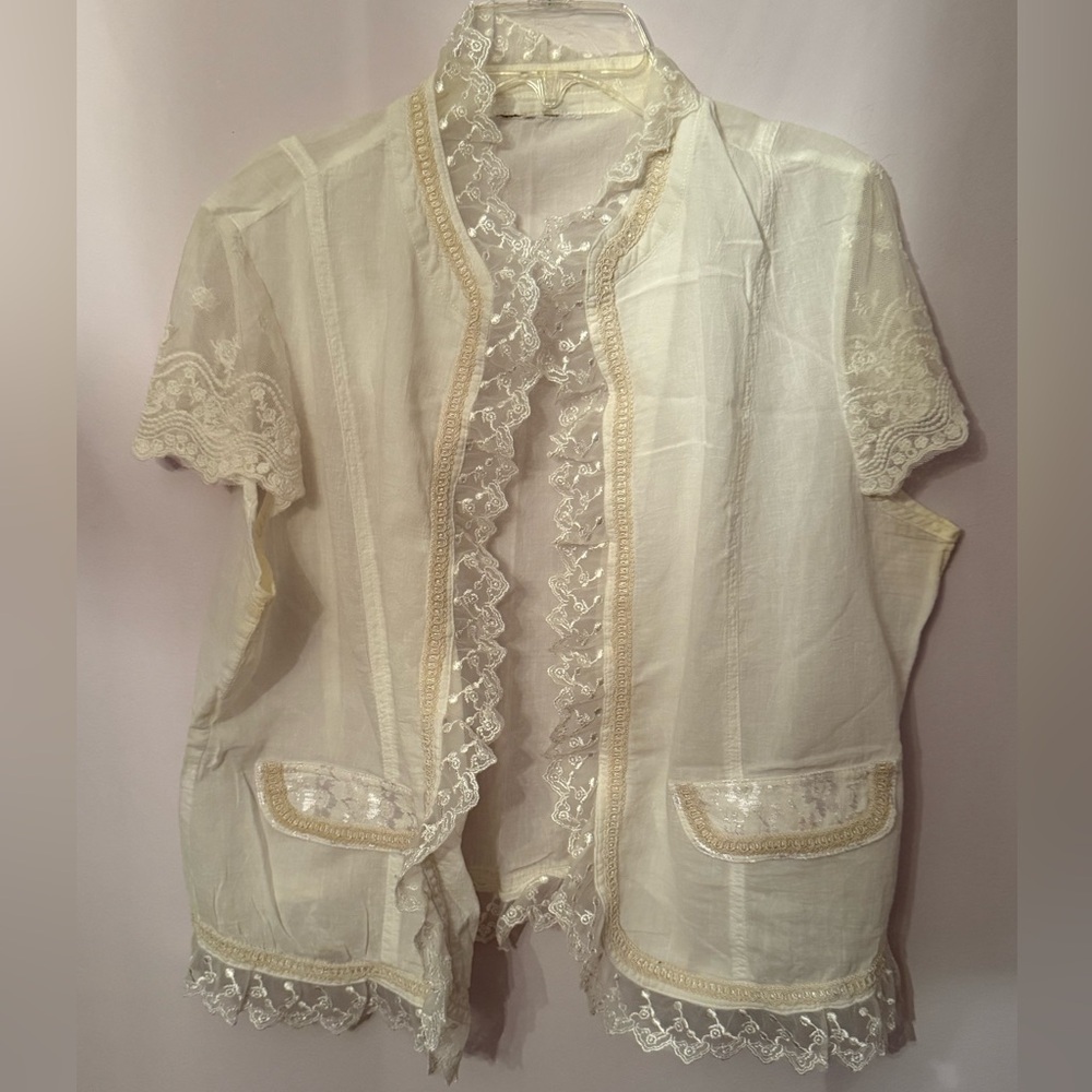 💎✨Elegant Vintage Cream Lace Trim Blouse size M
